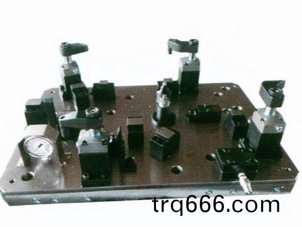 齿(chi)轮室(shi)罩盖(gai)液(ye)压(ya)夹具(ju)